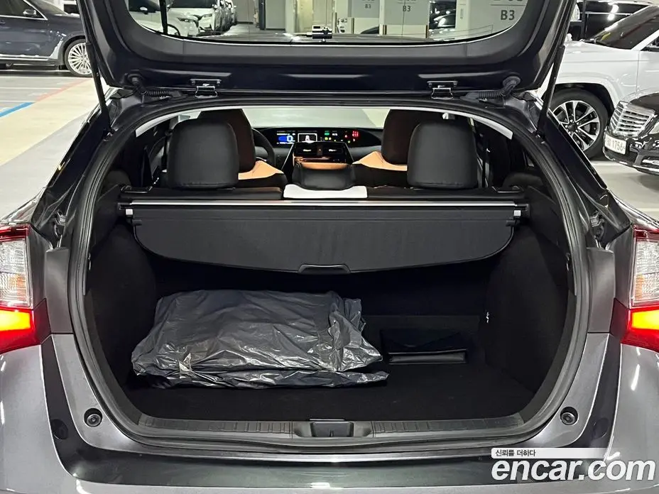 Toyota Prius 2021 1.8 вариатор, фото 7