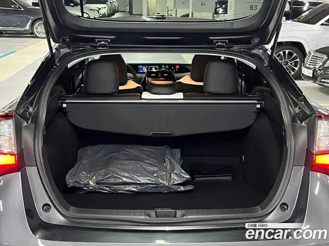 Toyota Prius 2021 1.8 вариатор, миниатюра 7