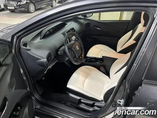 Toyota Prius 2021 1.8 вариатор, миниатюра 8