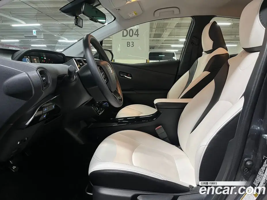 Toyota Prius 2021 1.8 вариатор, фото 9