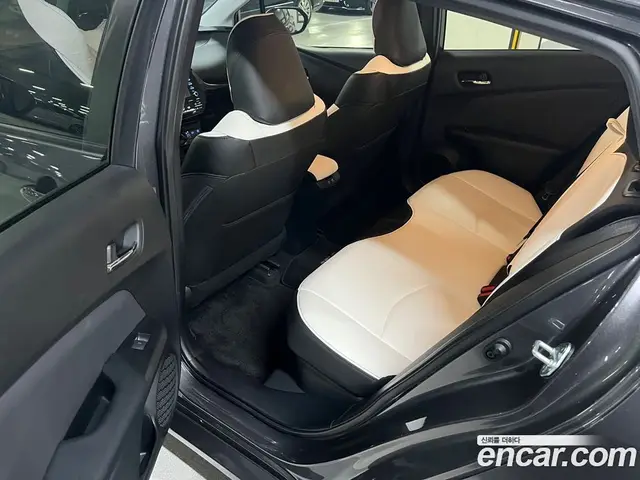 Toyota Prius 2021 1.8 вариатор, миниатюра 10
