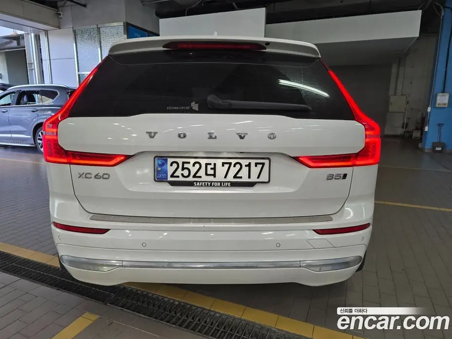 Volvo XC60 2023 2.0 АКПП, фото 3