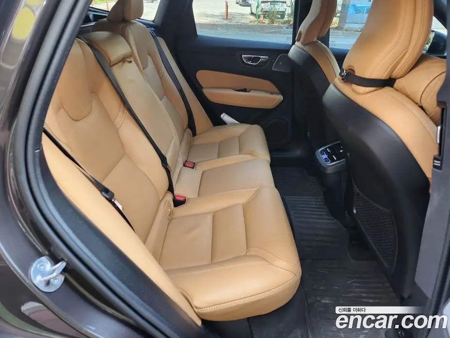Volvo XC60 2024 2.0 АКПП, фото 17