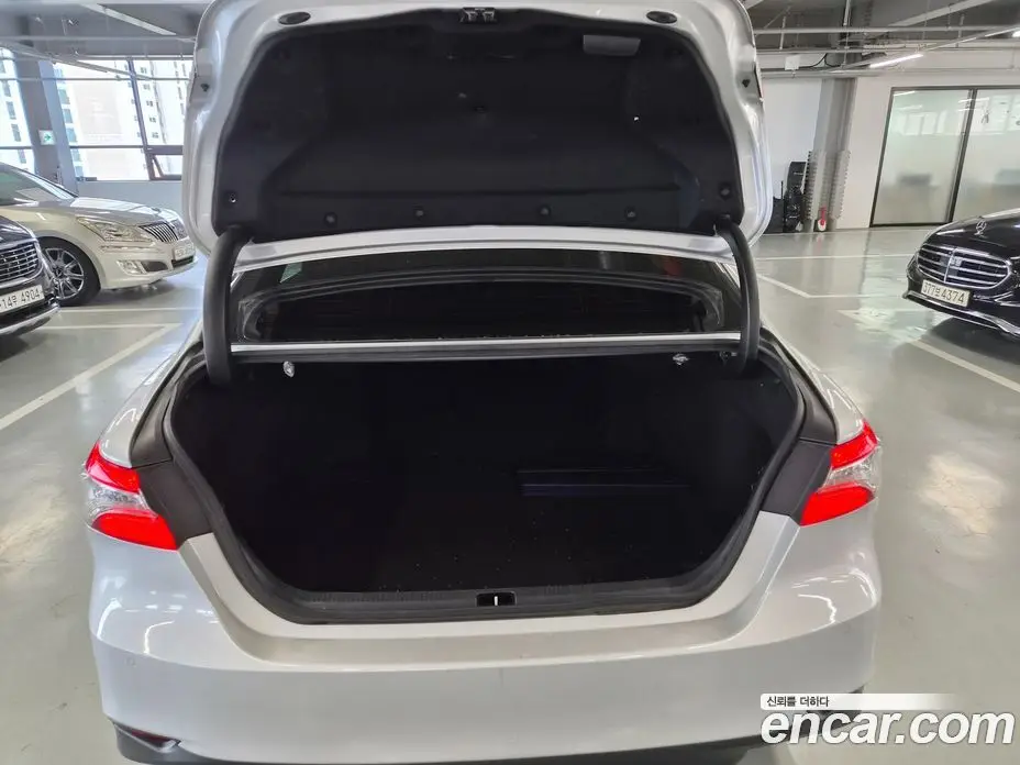 Toyota Camry 2018 2.5 вариатор, фото 19