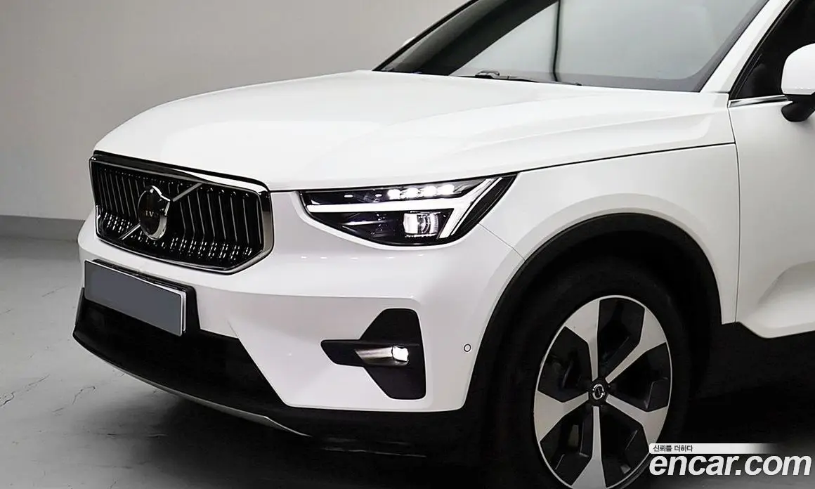 Volvo XC40 2025 2.0 АКПП, фото 17
