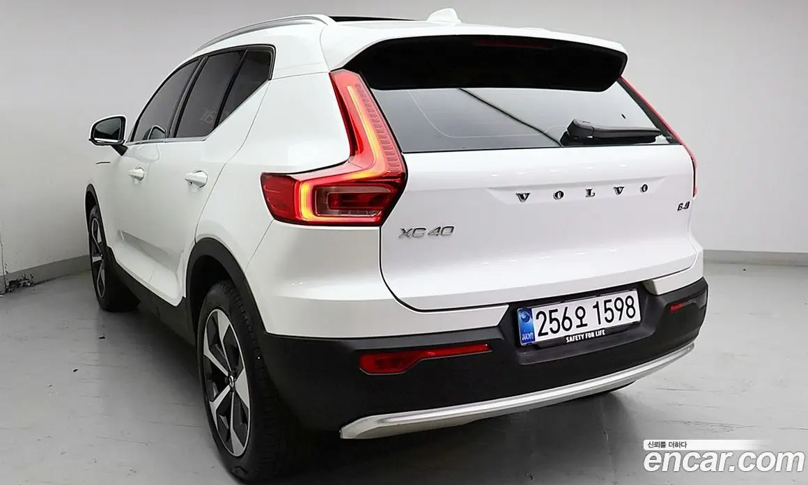 Volvo XC40 2025 2.0 АКПП, фото 18