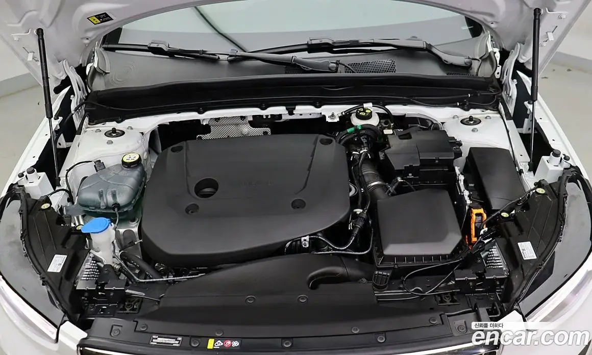 Volvo XC40 2025 2.0 АКПП, фото 6