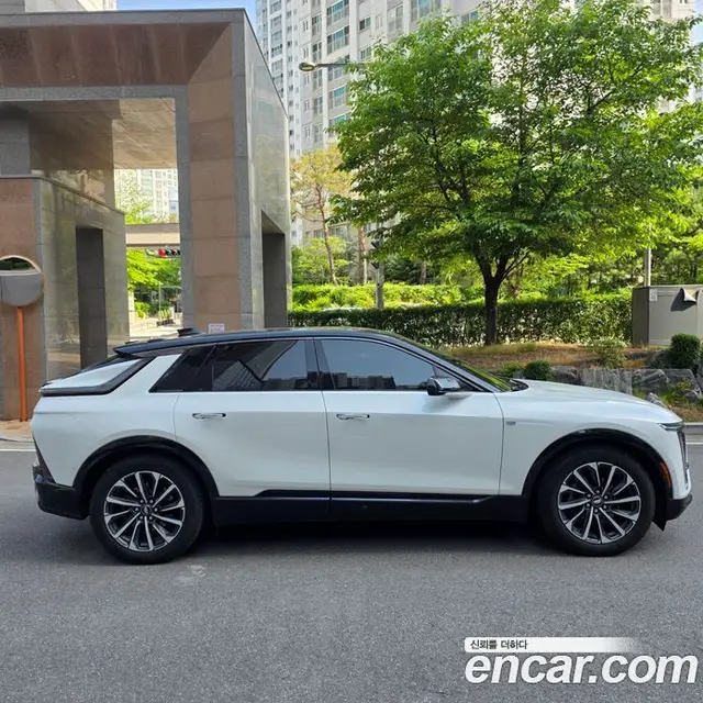 Cadillac Lyriq 2024 1.0 АКПП, миниатюра 3 Cadillac Lyriq 2024 1.0 АКПП, миниатюра 3