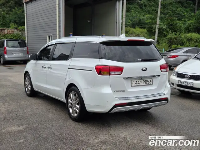 Kia Carnival 2016 2.2 АКПП, миниатюра 2 Kia Carnival 2016 2.2 АКПП, миниатюра 2