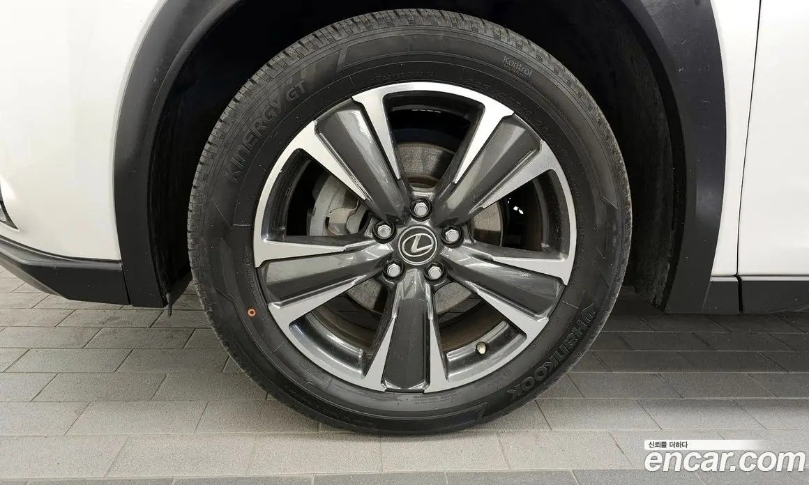 Lexus UX 2019 2.0 АКПП, фото 5