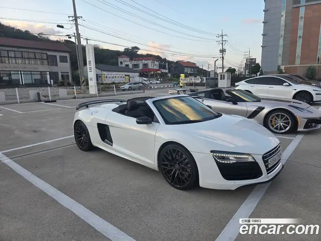 Audi R8 2013 5.2 АКПП, миниатюра 3
