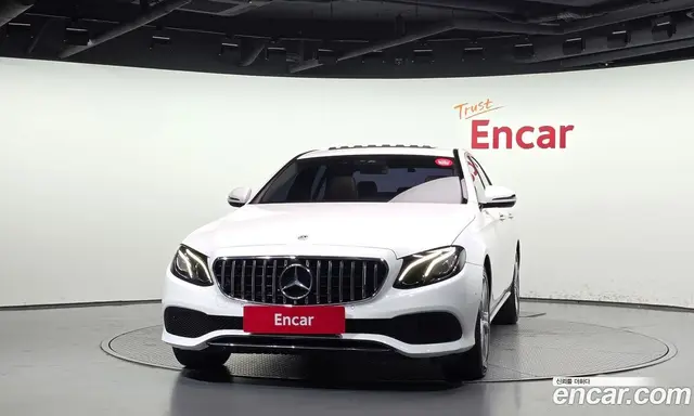 Mercedes-Benz E-Class 2018 2.0 АКПП, миниатюра 3