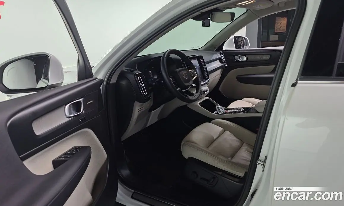 Volvo XC40 2023 2.0 АКПП, фото 13