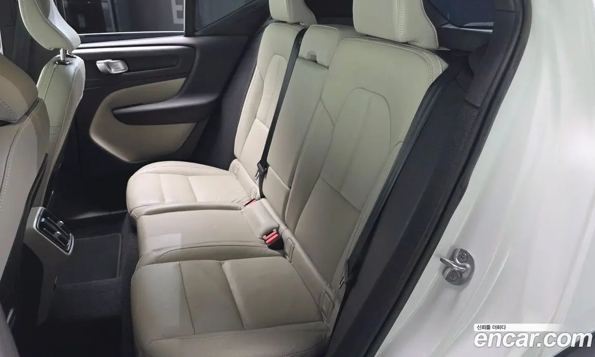 Volvo XC40 2023 2.0 АКПП, фото 16