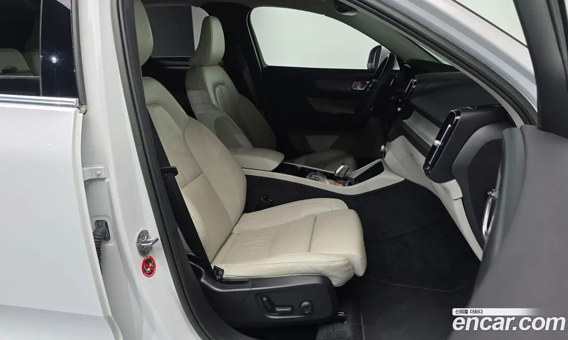 Volvo XC40 2023 2.0 АКПП, фото 17