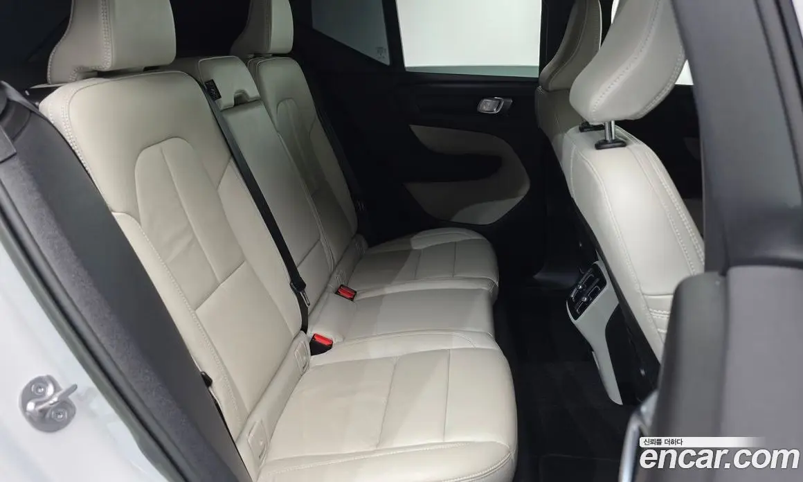 Volvo XC40 2023 2.0 АКПП, фото 18