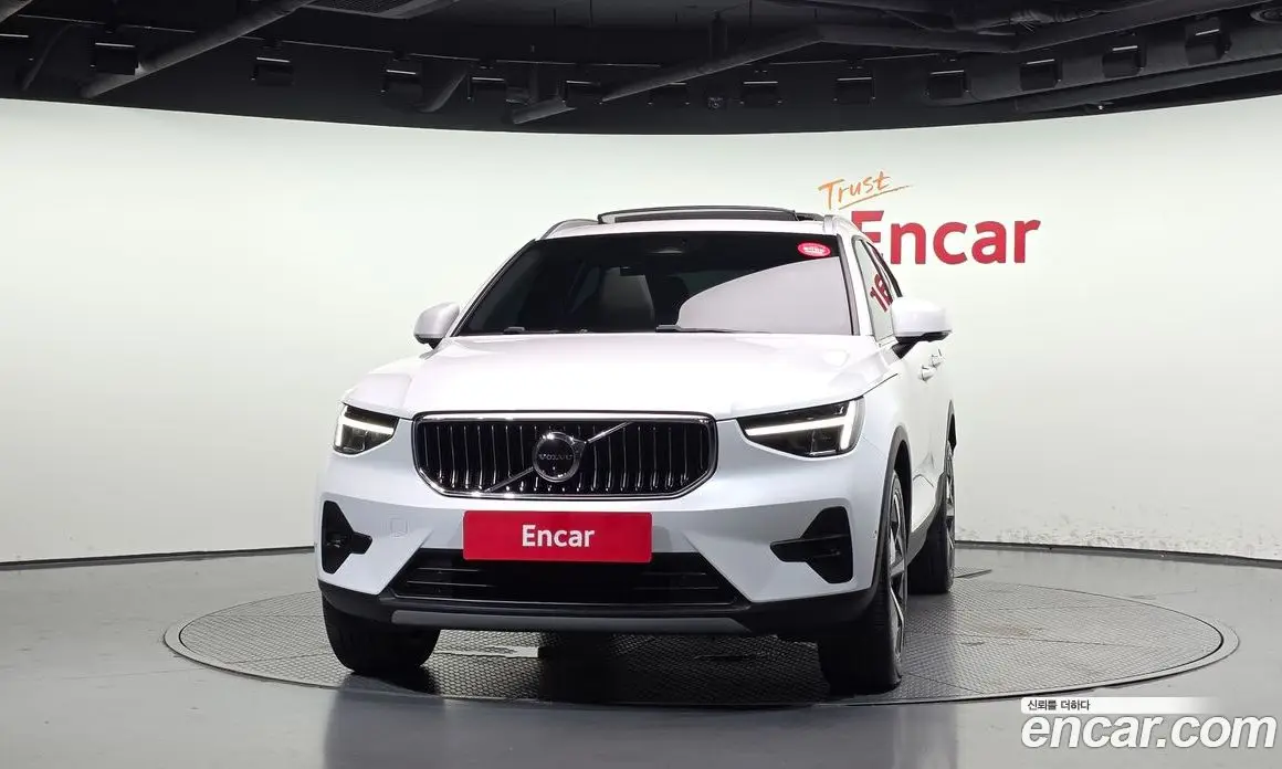 Volvo XC40 2023 2.0 АКПП, фото 3