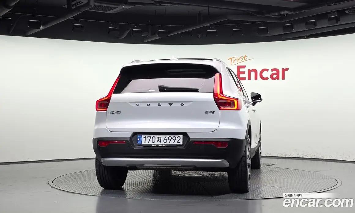 Volvo XC40 2023 2.0 АКПП, фото 4