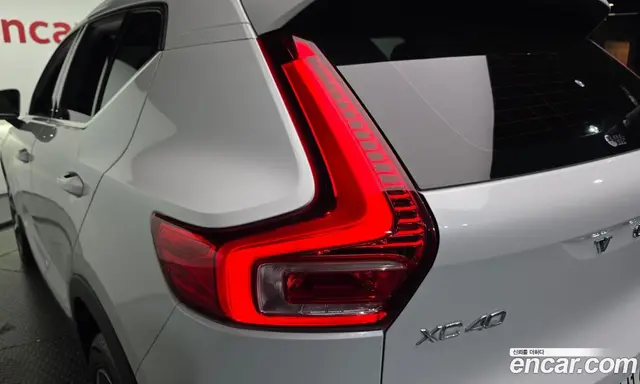 Volvo XC40 2023 2.0 АКПП, миниатюра 9