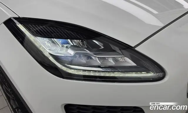 Jaguar E-Pace 2020 2.0 АКПП, миниатюра 8 Jaguar E-Pace 2020 2.0 АКПП, миниатюра 8
