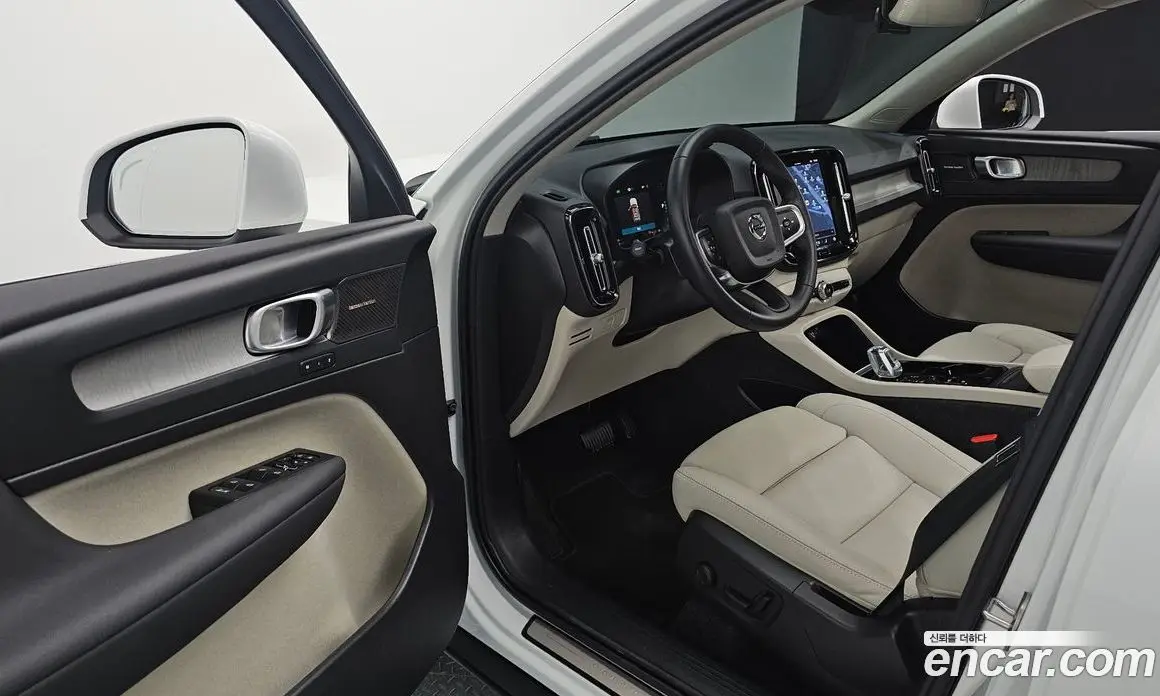Volvo XC40 2024 2.0 АКПП, фото 16