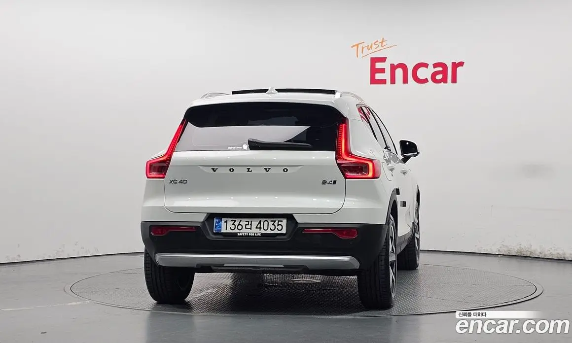 Volvo XC40 2024 2.0 АКПП, фото 3