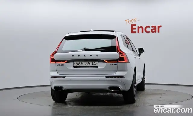 Volvo XC60 2018 2.0 АКПП, миниатюра 3