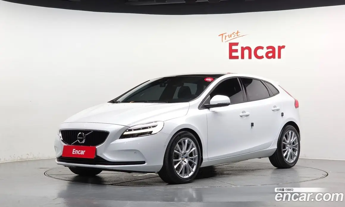 Volvo V40 2018 2.0 АКПП, фото 1 Volvo V40 2018 2.0 АКПП, фото 1