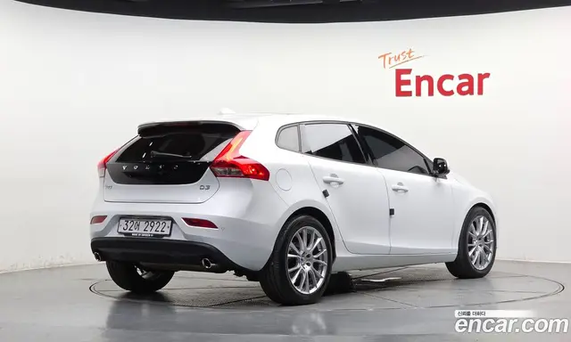 Volvo V40 2018 2.0 АКПП, миниатюра 2 Volvo V40 2018 2.0 АКПП, миниатюра 2