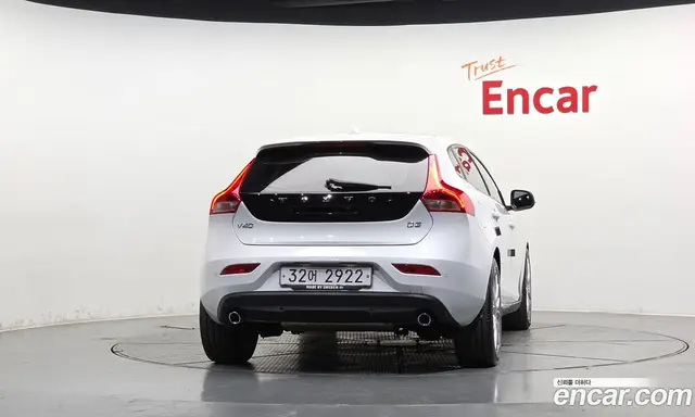 Volvo V40 2018 2.0 АКПП, миниатюра 4 Volvo V40 2018 2.0 АКПП, миниатюра 4
