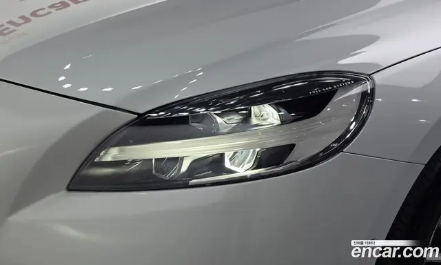 Volvo V40 2018 2.0 АКПП, миниатюра 8 Volvo V40 2018 2.0 АКПП, миниатюра 8