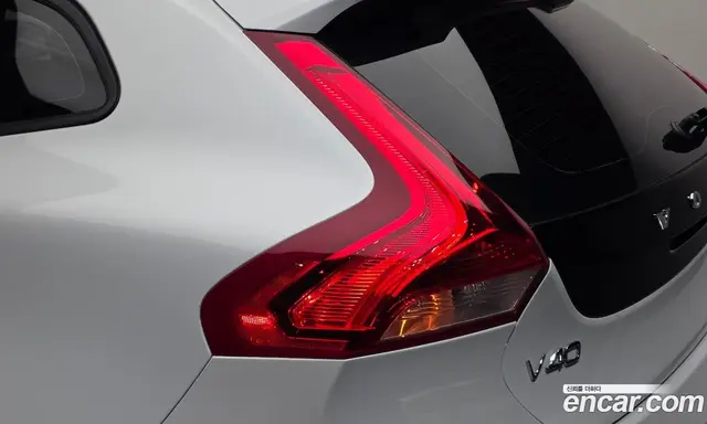 Volvo V40 2018 2.0 АКПП, миниатюра 9 Volvo V40 2018 2.0 АКПП, миниатюра 9