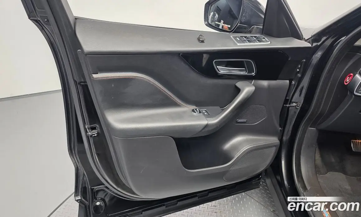 Jaguar F-Pace 2019 2.0 АКПП, фото 13