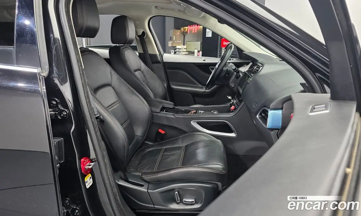 Jaguar F-Pace 2019 2.0 АКПП, фото 16