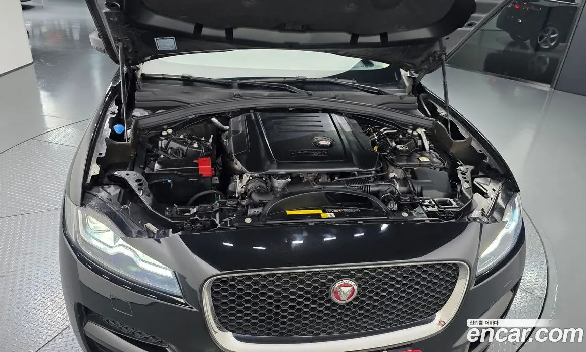 Jaguar F-Pace 2019 2.0 АКПП, фото 5