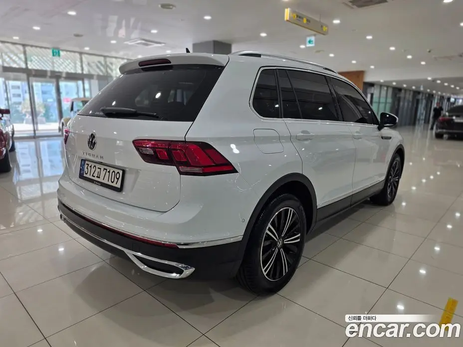Volkswagen Tiguan 2022 2.0 АКПП, фото 6