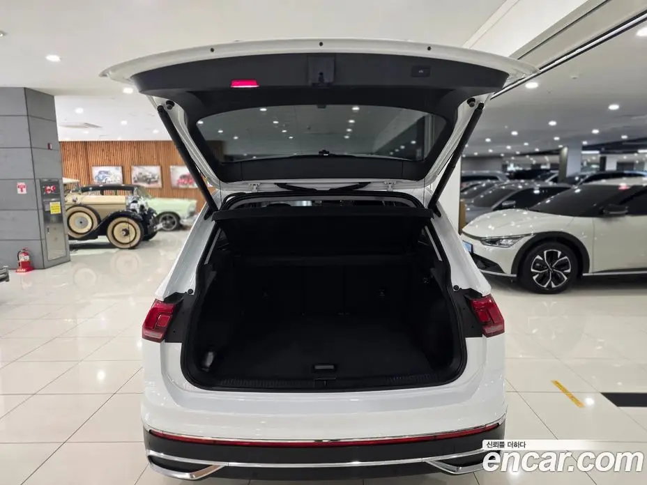 Volkswagen Tiguan 2022 2.0 АКПП, фото 9