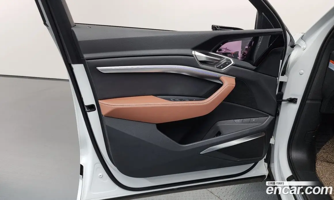 Audi Q8 e-tron 2024 0.3 АКПП, фото 14