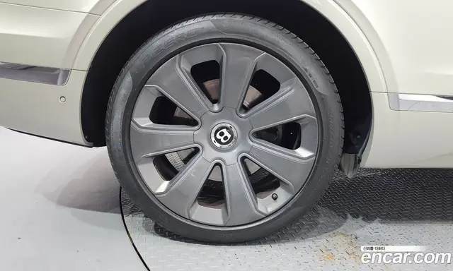 Bentley Bentayga 2018 6.0 АКПП, миниатюра 5 Bentley Bentayga 2018 6.0 АКПП, миниатюра 5