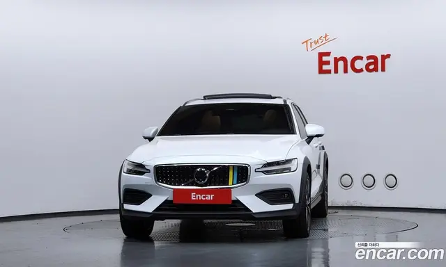 Volvo V60 2023 2.0 АКПП, миниатюра 3