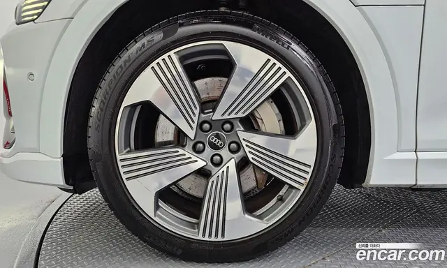 Audi e-tron 2021 0.2 АКПП, миниатюра 5 Audi e-tron 2021 0.2 АКПП, миниатюра 5