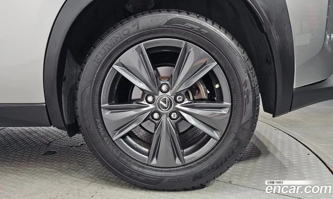 Lexus UX 2019 2.0 АКПП, фото 7 Lexus UX 2019 2.0 АКПП, фото 7