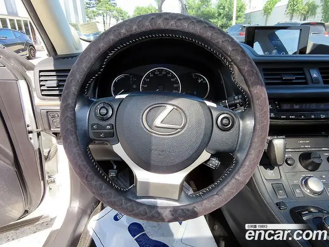 Lexus CT200h 2016 1.8 АКПП, миниатюра 8 Lexus CT200h 2016 1.8 АКПП, миниатюра 8
