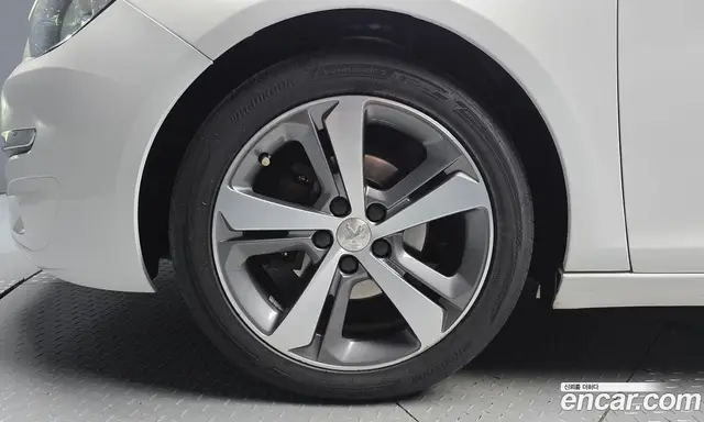 Peugeot 308 2017 1.6 АКПП, миниатюра 5 Peugeot 308 2017 1.6 АКПП, миниатюра 5