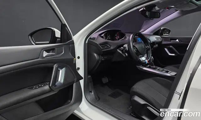 Peugeot 308 2017 1.6 АКПП, миниатюра 10 Peugeot 308 2017 1.6 АКПП, миниатюра 10