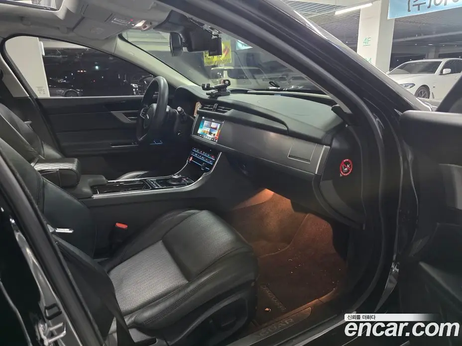 Jaguar XF 2018 2.0 АКПП, фото 17 Jaguar XF 2018 2.0 АКПП, фото 17