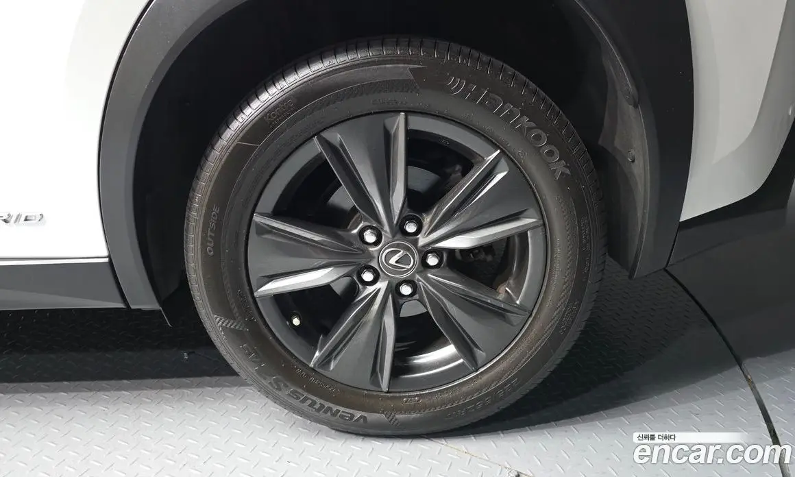 Lexus UX 2019 2.0 АКПП, фото 4