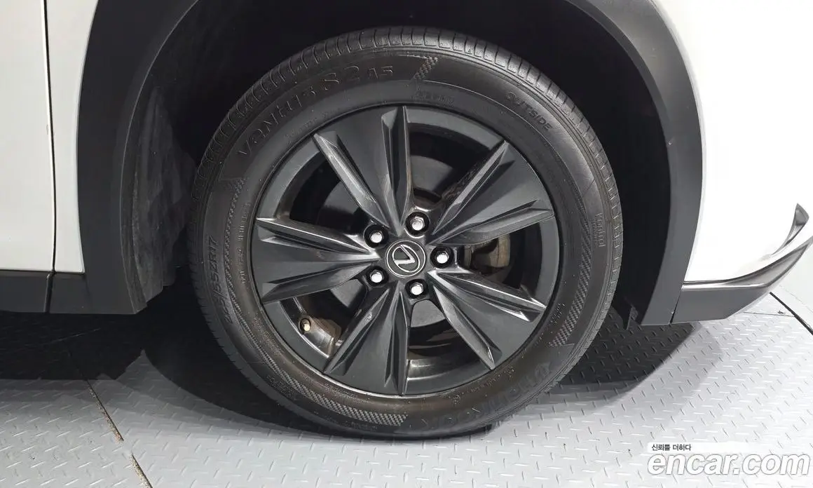 Lexus UX 2019 2.0 АКПП, фото 6