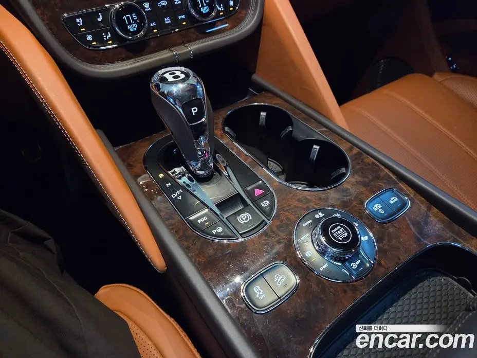 Bentley Bentayga 2021 4.0 АКПП, фото 12