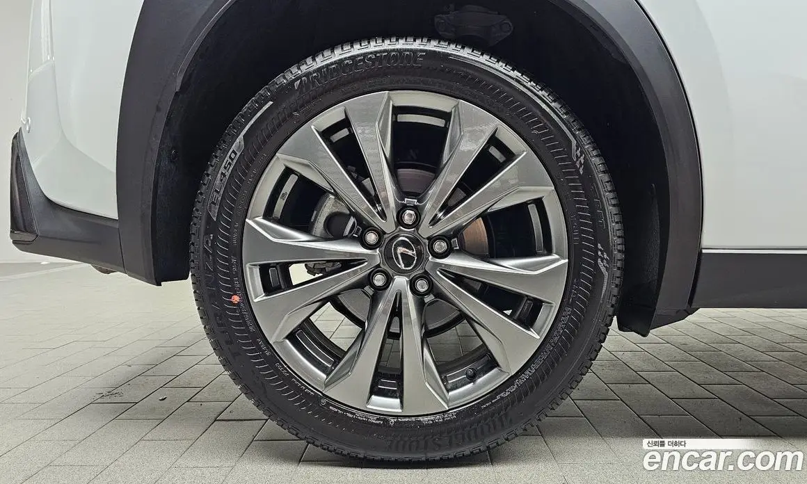 Lexus UX 2025 2.0 АКПП, фото 6 Lexus UX 2025 2.0 АКПП, фото 6
